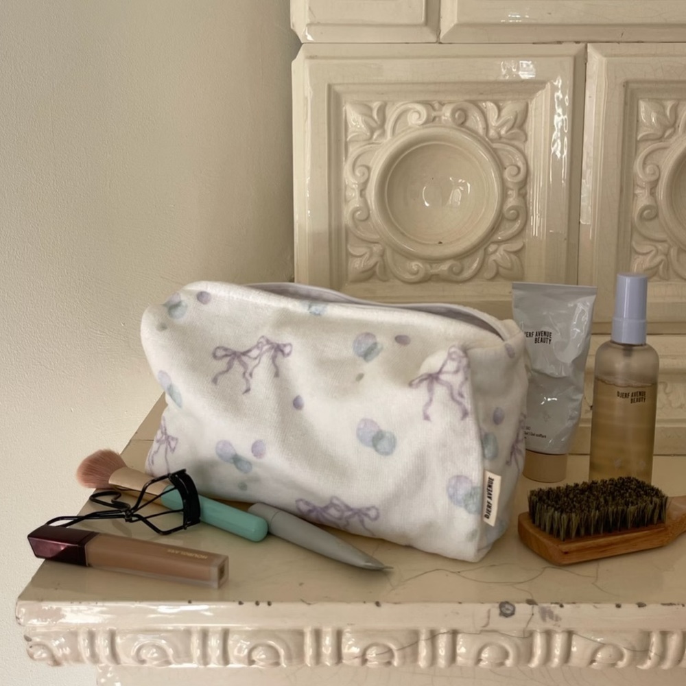 Djerf Avenue Terry Beauty Bag in Bubble Bliss